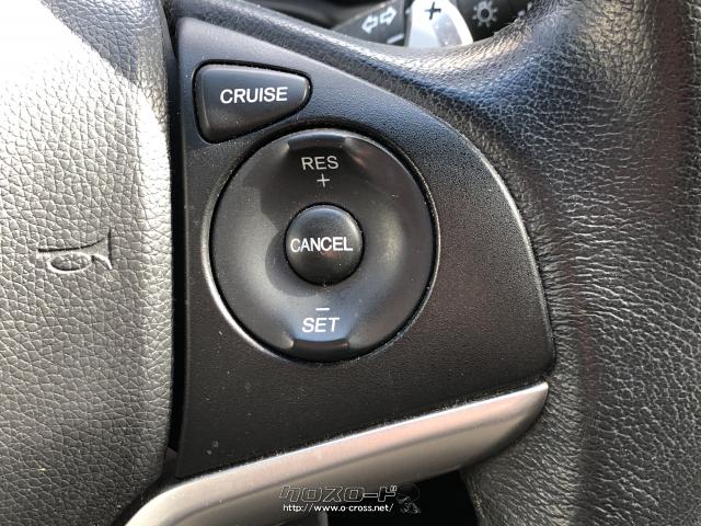 右側にはクルーズコントロールの操作スイッチが配置されています。 ホンダ フィットハイブリッド