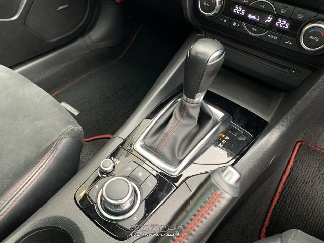 スポーティーなデザインのシフトレバー。 マツダ アクセラスポーツ