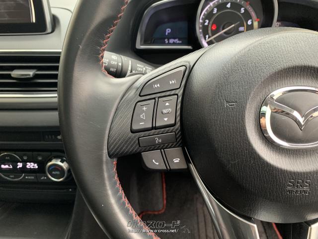 ステアリング左側にはオーディオ操作スイッチが配置されています。 マツダ アクセラスポーツ