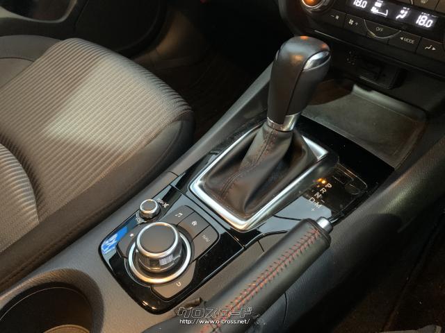 スポーティーなデザインのシフトレバー。 マツダ アクセラスポーツ