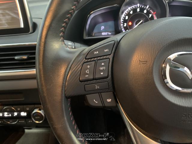 ステアリング左側にはオーディオ操作スイッチが配置されています。 マツダ アクセラスポーツ