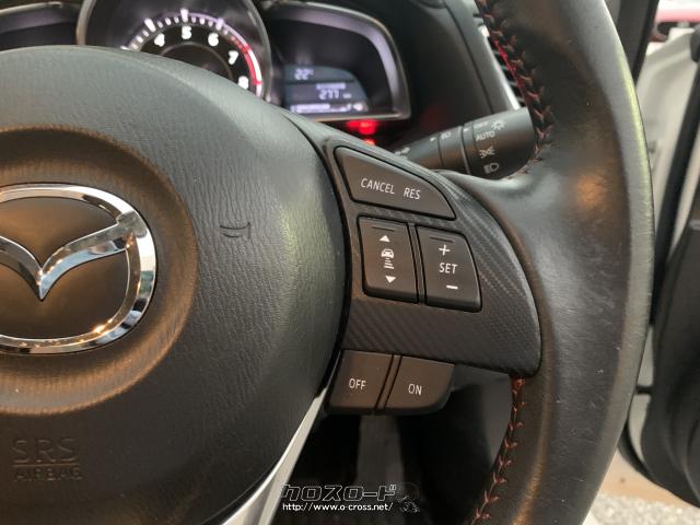右側にはレーダークルーズコントロールの操作スイッチが配置されています。 マツダ アクセラスポーツ