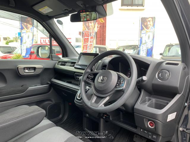 燃料タンクを前席の下に収めるHonda独創のセンタータンクレイアウトを採用し、毎日の運転をより心地よくする広い室内空間と使い勝手のよい荷室を可能に。 ホンダ N-WGN