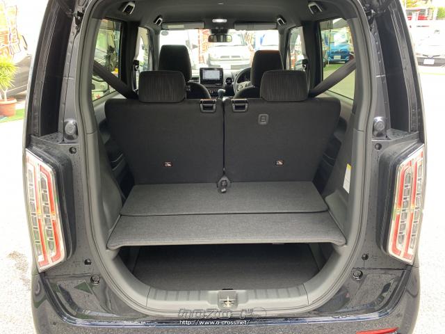 ラゲッジスペース。備え付けのボードを使えば上下2段に積み分けることもでき、シーンに合わせた荷室アレンジが可能。 ホンダ N-WGN