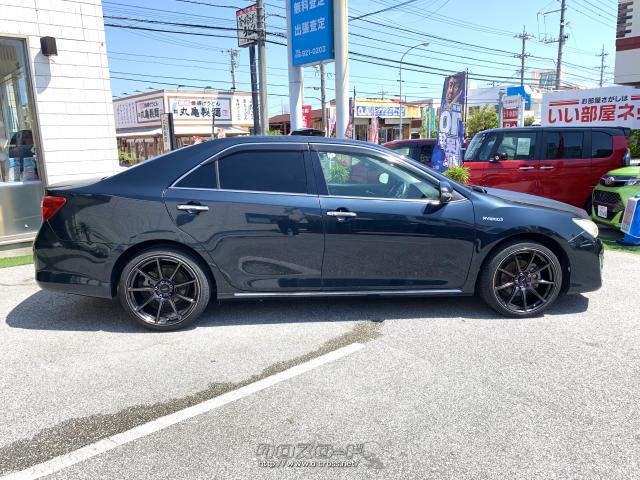 ルーフラインやショルダー部のキャラクターラインで前傾姿勢を印象付け、居住性と空力性能を確保しながら躍動感を感じさせる。 トヨタ カムリ