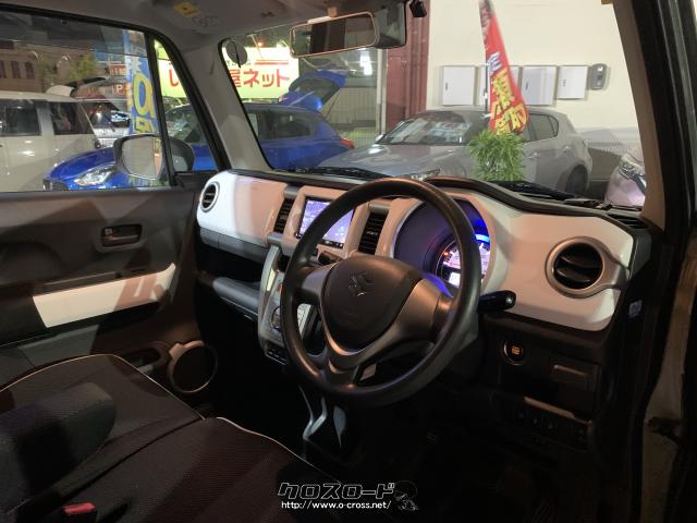 ドアトリムにもインパネ同色のカラーパネルを採用。 スズキ ハスラー