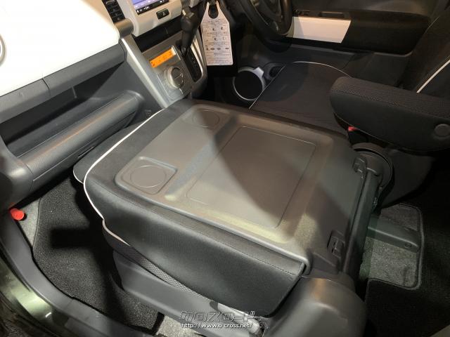 助手席を前に倒す事で背面をテーブルとして活用することができます。 スズキ ハスラー