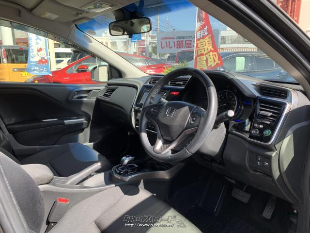 運転席からの視界も広く女性の方でも運転しやすい設計に。 ホンダ グレイス