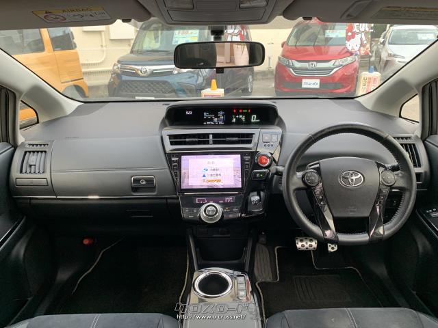 インテリアは、シート表皮がスエード調+合成皮革のGs専用スポーティシート(フロント)を採用した トヨタ プリウスα