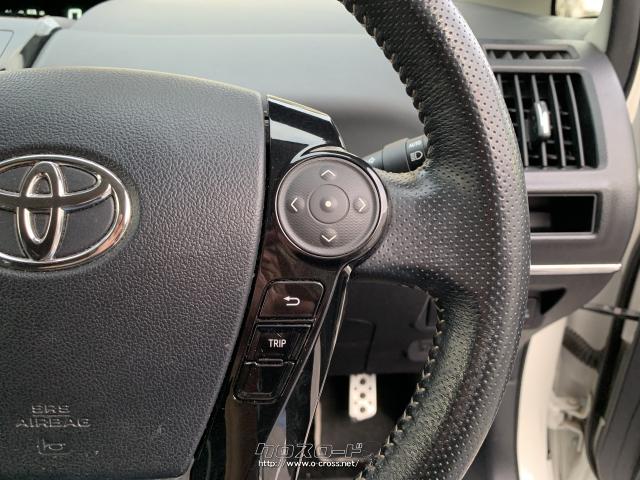 ステアリング右側にはディスプレイの操作スイッチが配置されています。 トヨタ プリウスα