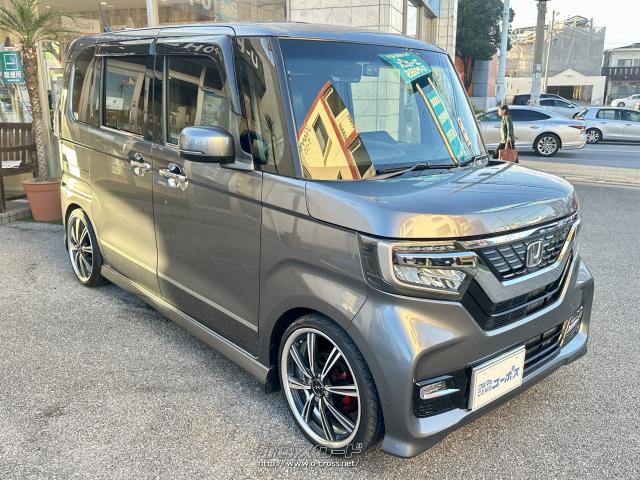 安全装備や新採用の助手席スーパースライドシートなどの充実した機能を備えた上で約80kg軽量化し、優れた走行性能・低燃費・乗り心地を実現した。 ホンダ N-BOX