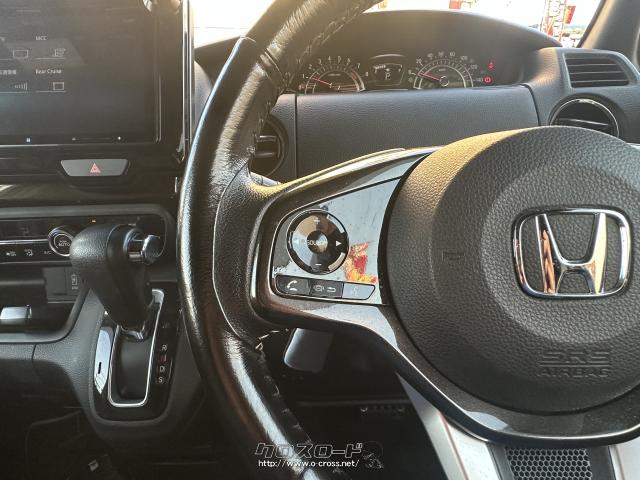 ステアリングの左側にはオーディオ操作スイッチが配置されています。 ホンダ N-BOX