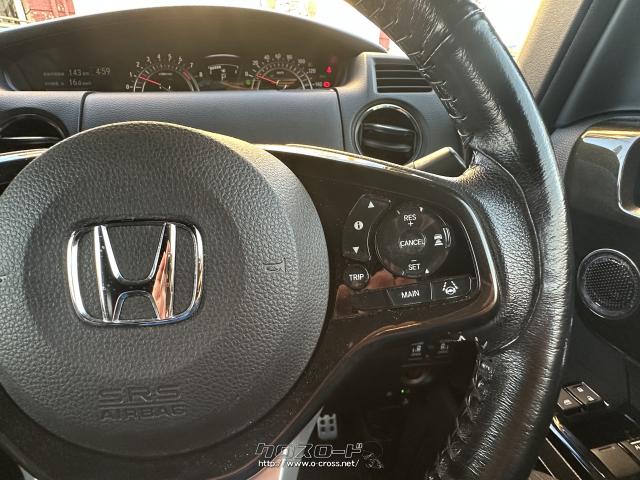 ステアリング右側にはクルーズコントロールの操作スイッチが配置されています。 ホンダ N-BOX