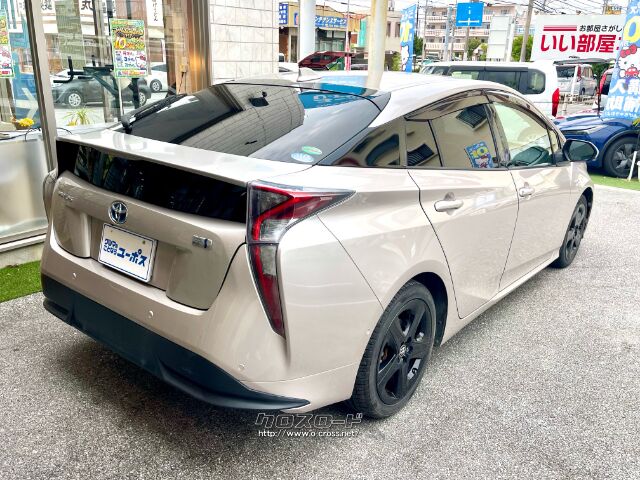 狭い道でも安心のコーナーセンサー機能付き トヨタ プリウス