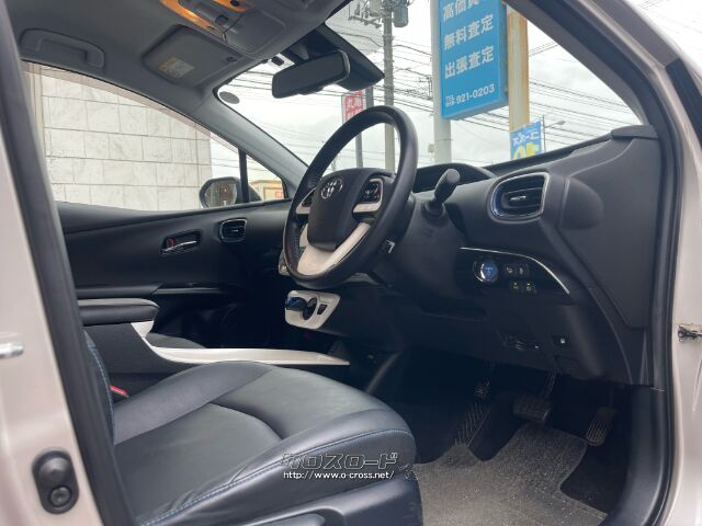 運転席からの視界も広く女性の方でも運転しやすい設計に。 トヨタ プリウス