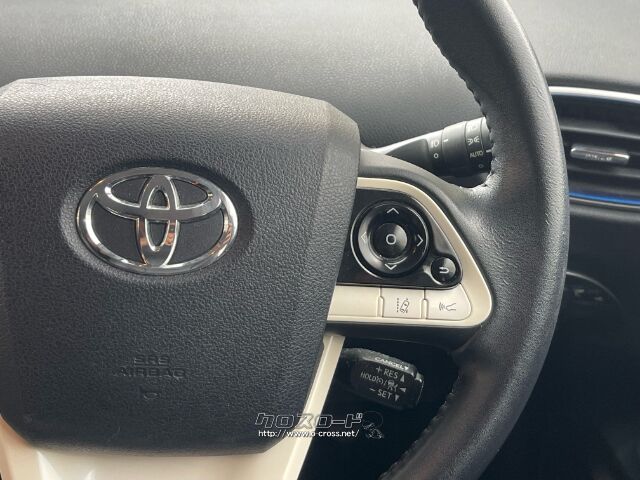 ステアリング右でクルーズコントロール操作可能です。 トヨタ プリウス
