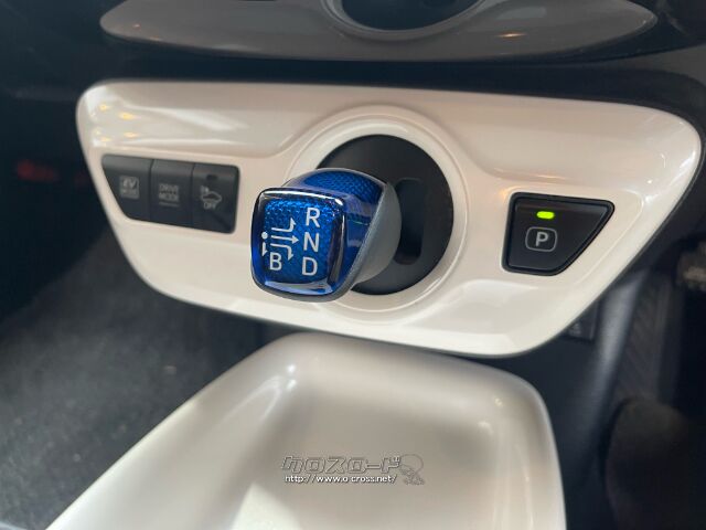 コンパクトで扱いやすいシフトノブ トヨタ プリウス