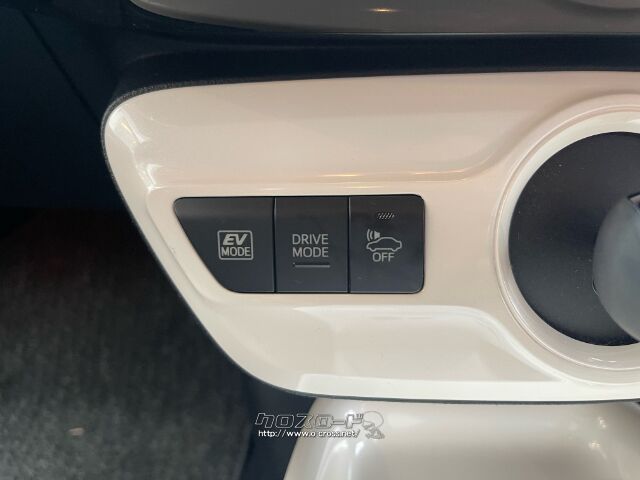 シフトノブ左にドライブモード切替スイッチあります。 トヨタ プリウス