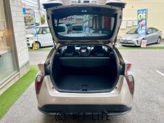 トヨタ プリウス