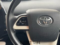 トヨタ プリウス