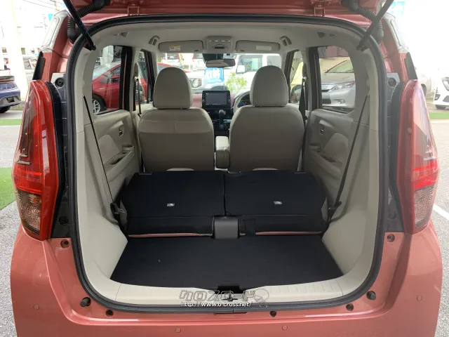 後席を倒すと大きな荷物も詰め込めます 日産 デイズ
