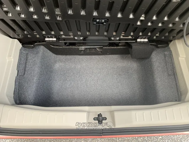 荷室スペース下にも荷室スペースあります。 日産 デイズ