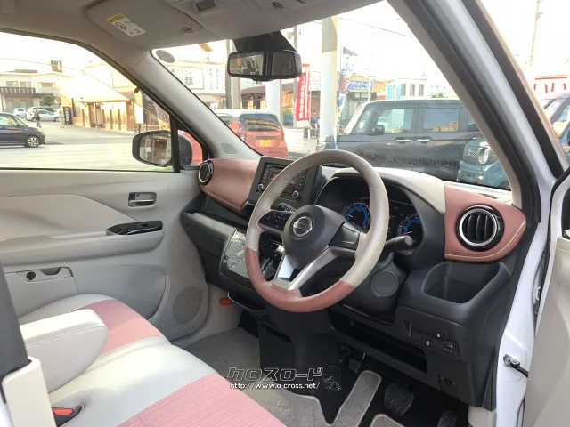 運転席からの視界も広く女性の方でも運転しやすい設計に。 日産 デイズ