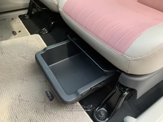 助手席下に収納スペースあります。 日産 デイズ