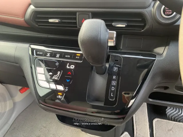 シンプルで扱いやすいシフトノブ 日産 デイズ