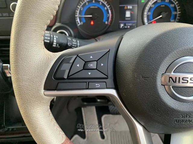 ステアリング左でインパネ操作可能です。 日産 デイズ