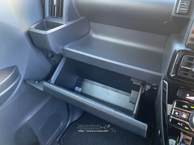 助手席側収納スペース ダイハツ タント