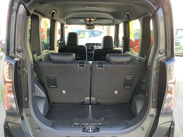 後席も高さがあり、お子様から大人までどなたでも乗り降りが楽々な仕様 ダイハツ タント