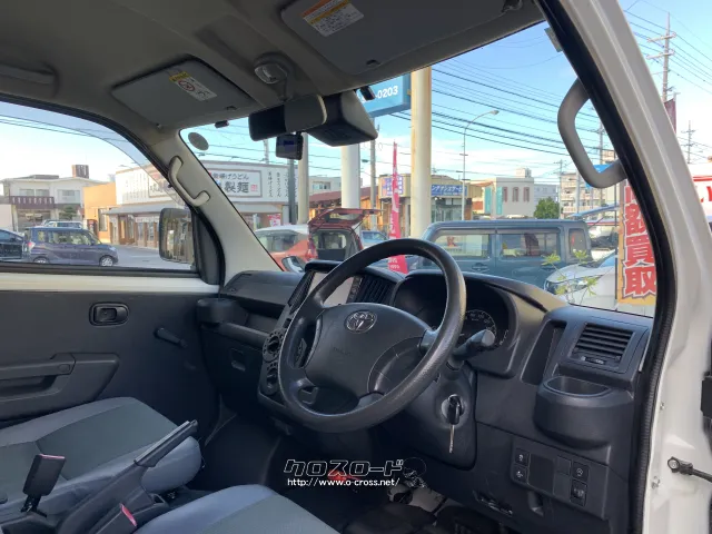 運転席、助手席ともに高さも視界が広く運転しやすい! トヨタ タウンエースバン