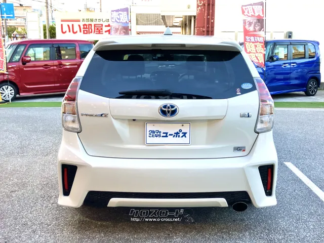 エクステリアは、サイドに大型フォグベゼルを配しワイド&ローを強調した トヨタ プリウスα