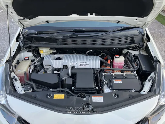 エンジン型式2ZR-FXE最高出力99ps(73kW)/5200rpm トヨタ プリウスα