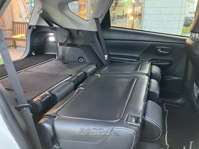 キャンプで車中泊もできます! トヨタ プリウスα