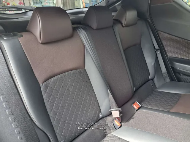 後席もゆったりとした空間 トヨタ C-HR