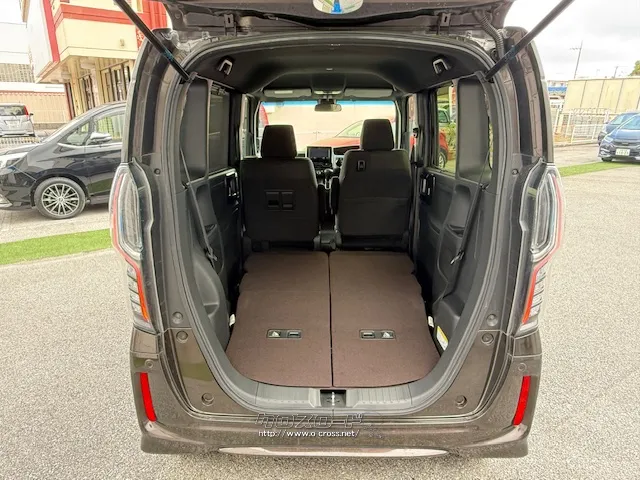 後席を倒す事で大きな荷物を積み込み可能に。 ホンダ N-BOX