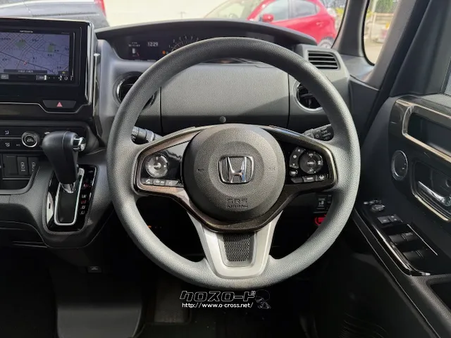 ステアリングは比較的にキレイな状態を保っています ホンダ N-BOX