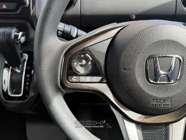 ステアリング左側にはオーディオの操作スイッチが配置されています。 ホンダ N-BOX