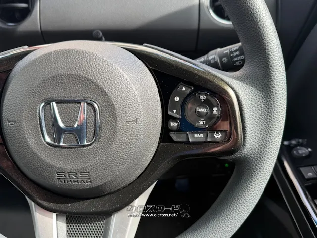 右側にはレーダークルーズコントロールの操作スイッチが配置されています。 ホンダ N-BOX