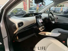 トヨタ プリウス