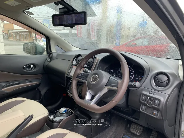 女性の方でも運転しやすい設計に。 日産 ノート