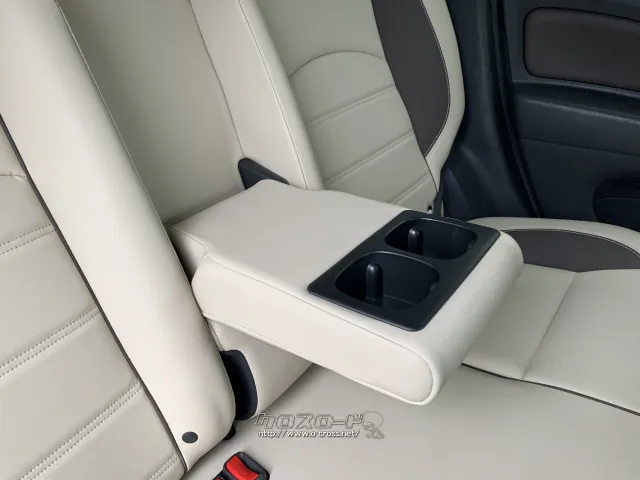 後席ドリンクホルダー 日産 ノート