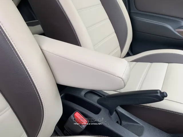 アームレスト 日産 ノート