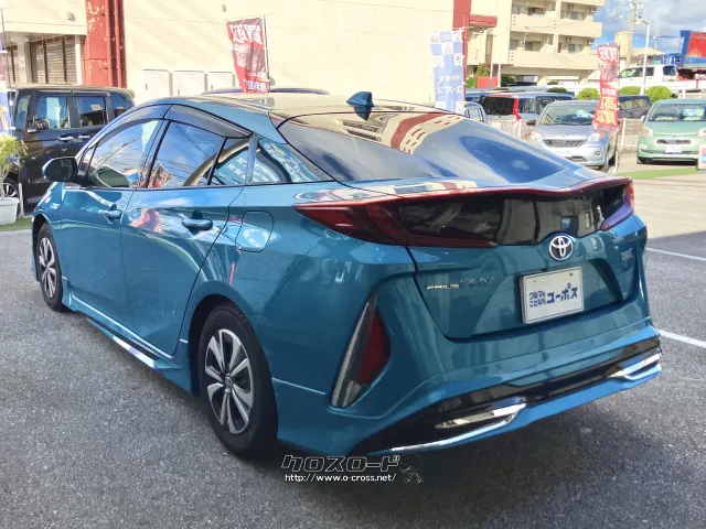 充電した電気が切れてもハイブリッド車として37.2km/Lの低燃費を実現した。 トヨタ プリウスPHV