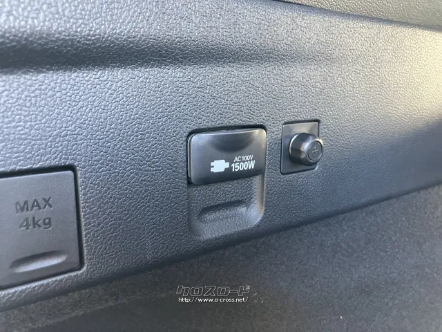 荷室にコンセントも付いてます! トヨタ プリウスPHV