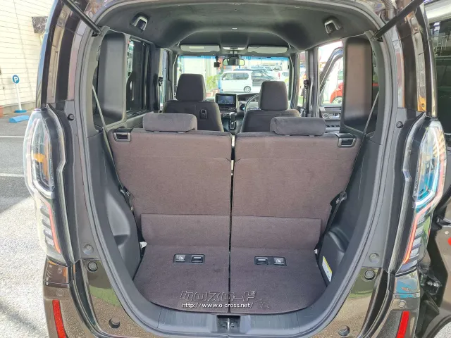 荷室も広々でお出かけにも大活躍 ホンダ N-BOX
