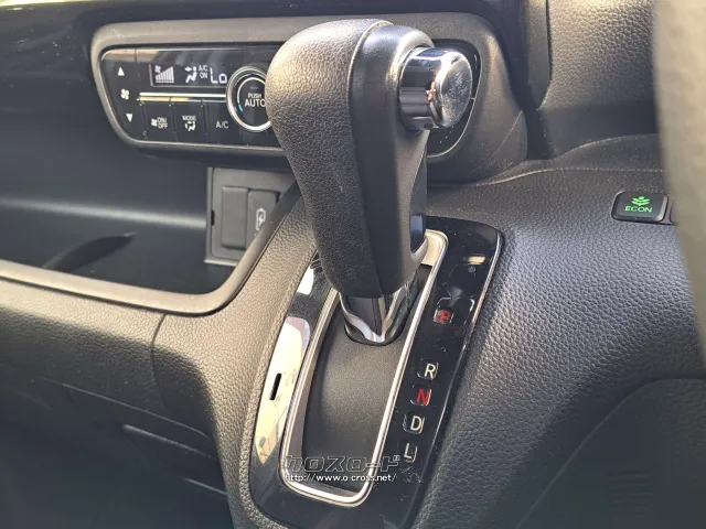 シンプルなデザインのシフトノブ ホンダ N-BOX