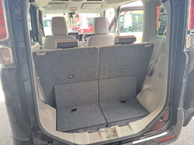 荷室高を拡大して大きな荷物も入れやすくなったラゲッジルーム スズキ スペーシア